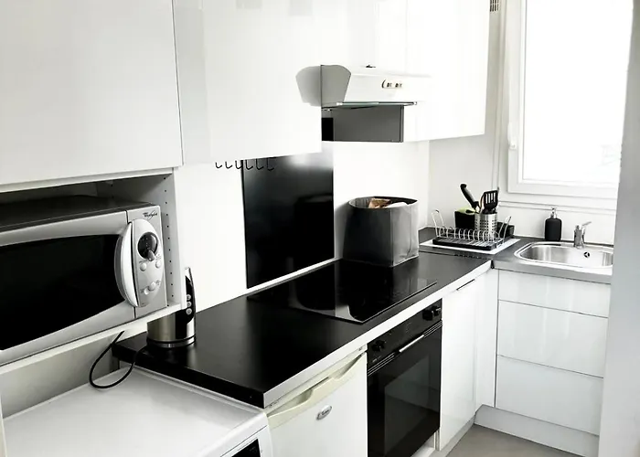 Elegant Area And Center Of Lejlighed Paris